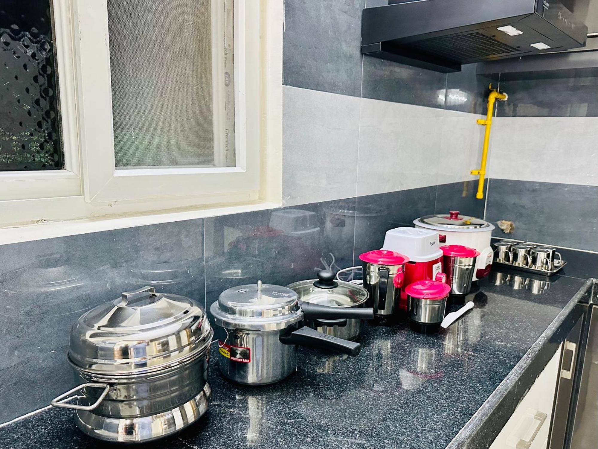 Truelife - 3Bhk Family Suites - Ps4 Pure Veg Restaurant On The Way To Balaji Temple - 2500 Sft Large Signature Apartment - Modular Kitchen - Super Fast Wifi, Smart Tv, 250 Jio Channels - Parking - Easy Access To All Temples - Top Service With Lots Of Тирупати Экстерьер фото
