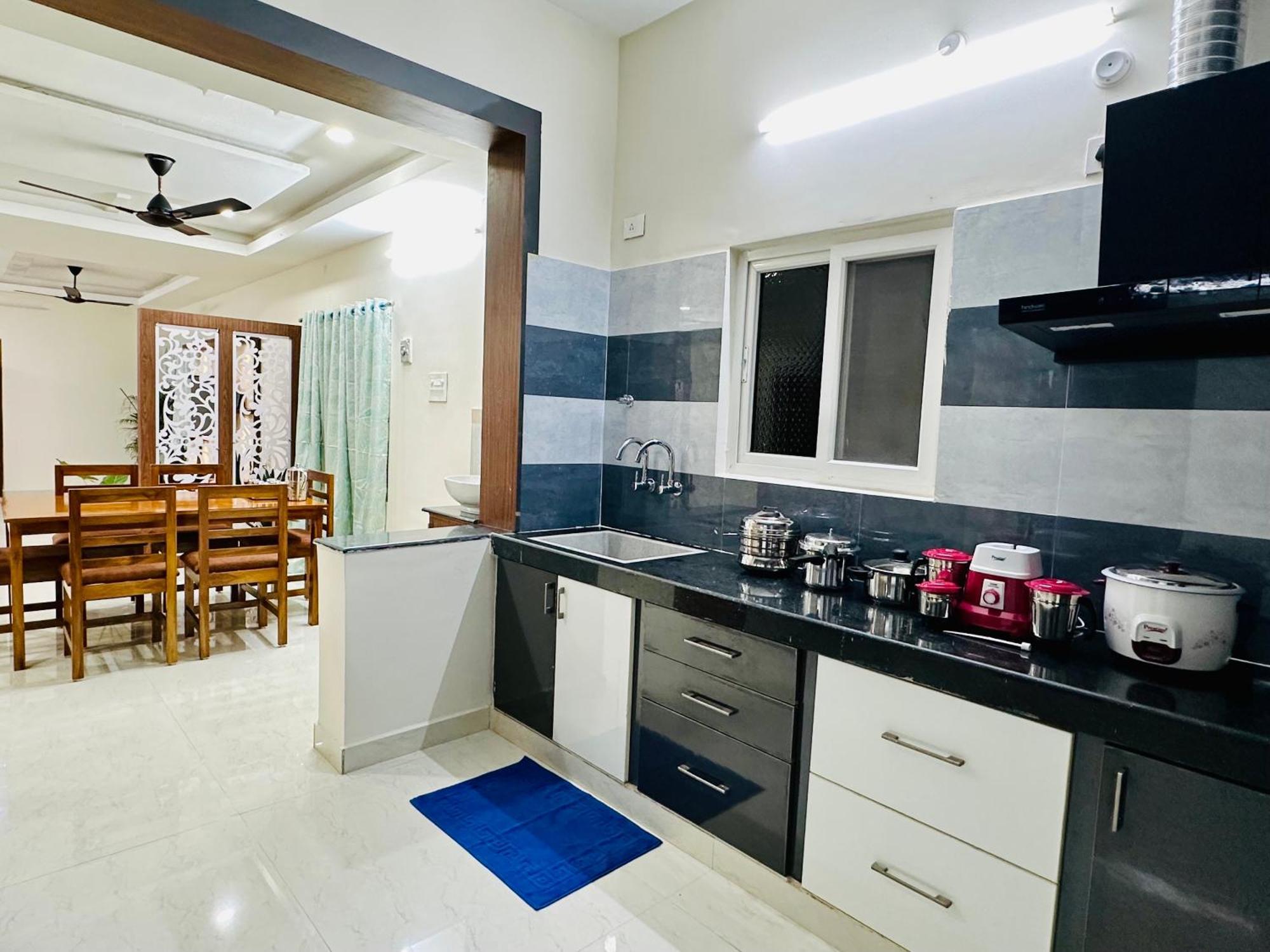 Truelife - 3Bhk Family Suites - Ps4 Pure Veg Restaurant On The Way To Balaji Temple - 2500 Sft Large Signature Apartment - Modular Kitchen - Super Fast Wifi, Smart Tv, 250 Jio Channels - Parking - Easy Access To All Temples - Top Service With Lots Of Тирупати Экстерьер фото