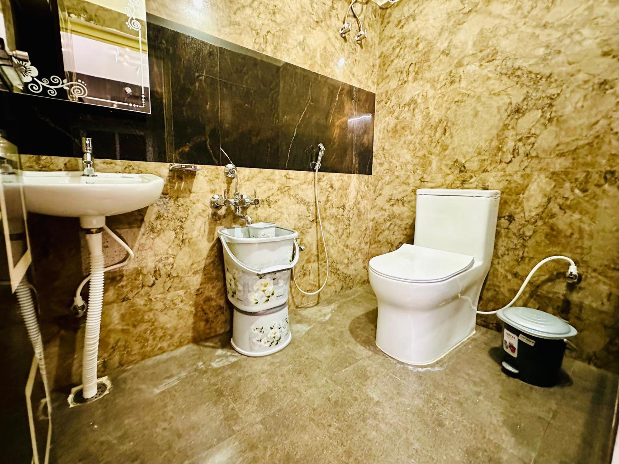 Truelife - 3Bhk Family Suites - Ps4 Pure Veg Restaurant On The Way To Balaji Temple - 2500 Sft Large Signature Apartment - Modular Kitchen - Super Fast Wifi, Smart Tv, 250 Jio Channels - Parking - Easy Access To All Temples - Top Service With Lots Of Тирупати Экстерьер фото